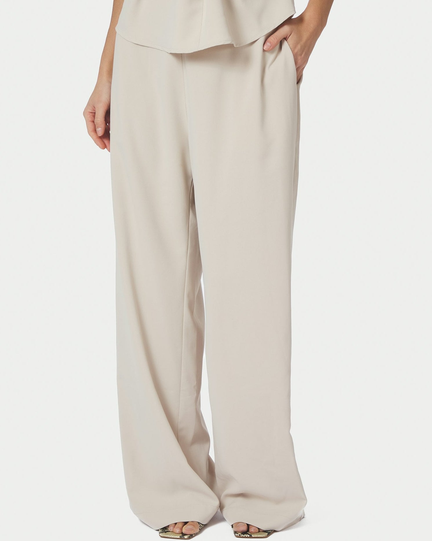 Lunet Crepe Bukser Ivory fra Neo Noir