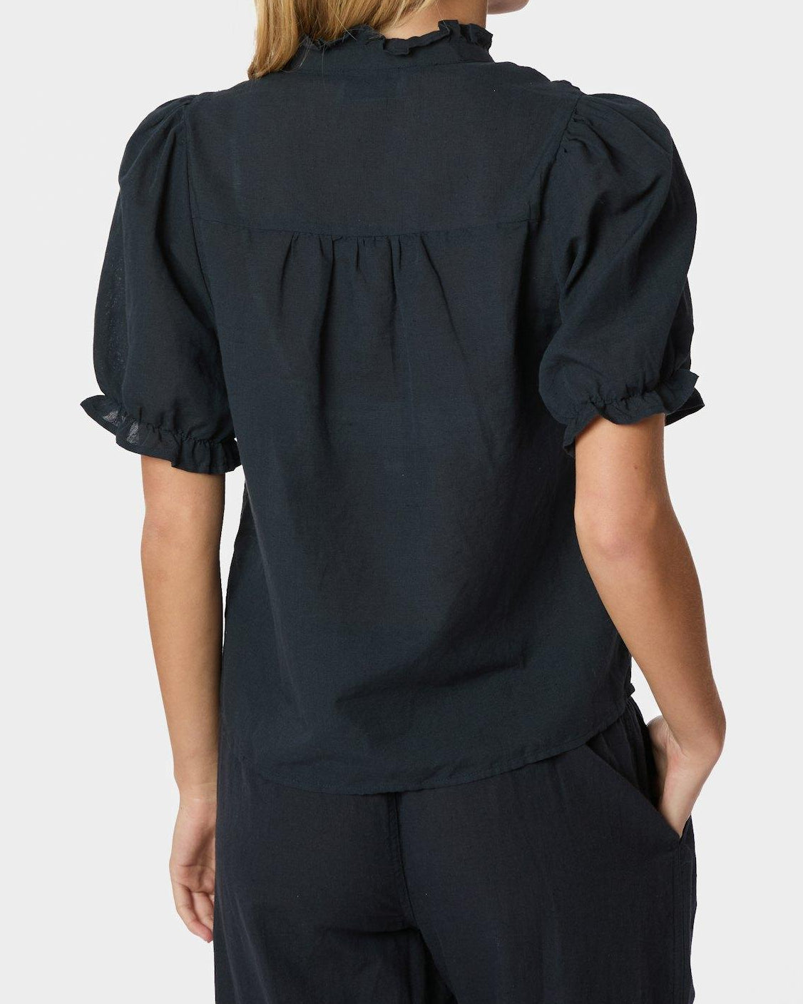 Neo Noir Odesa Linen Bluse Navy NOS26, blå bluse