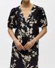 Object Jacira SS V-Neck Top Black/Sandshell Simple Flower NOS26