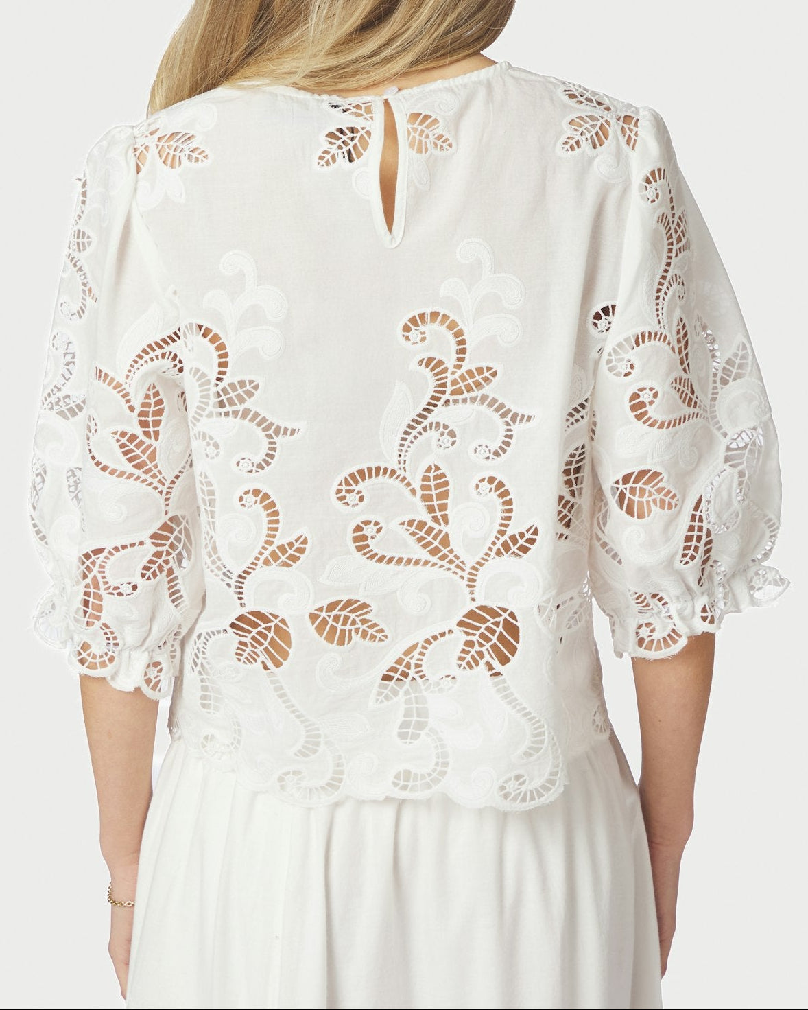 Fia Embroidery Bluse White fra Neo Noir, hvid broderet bluse