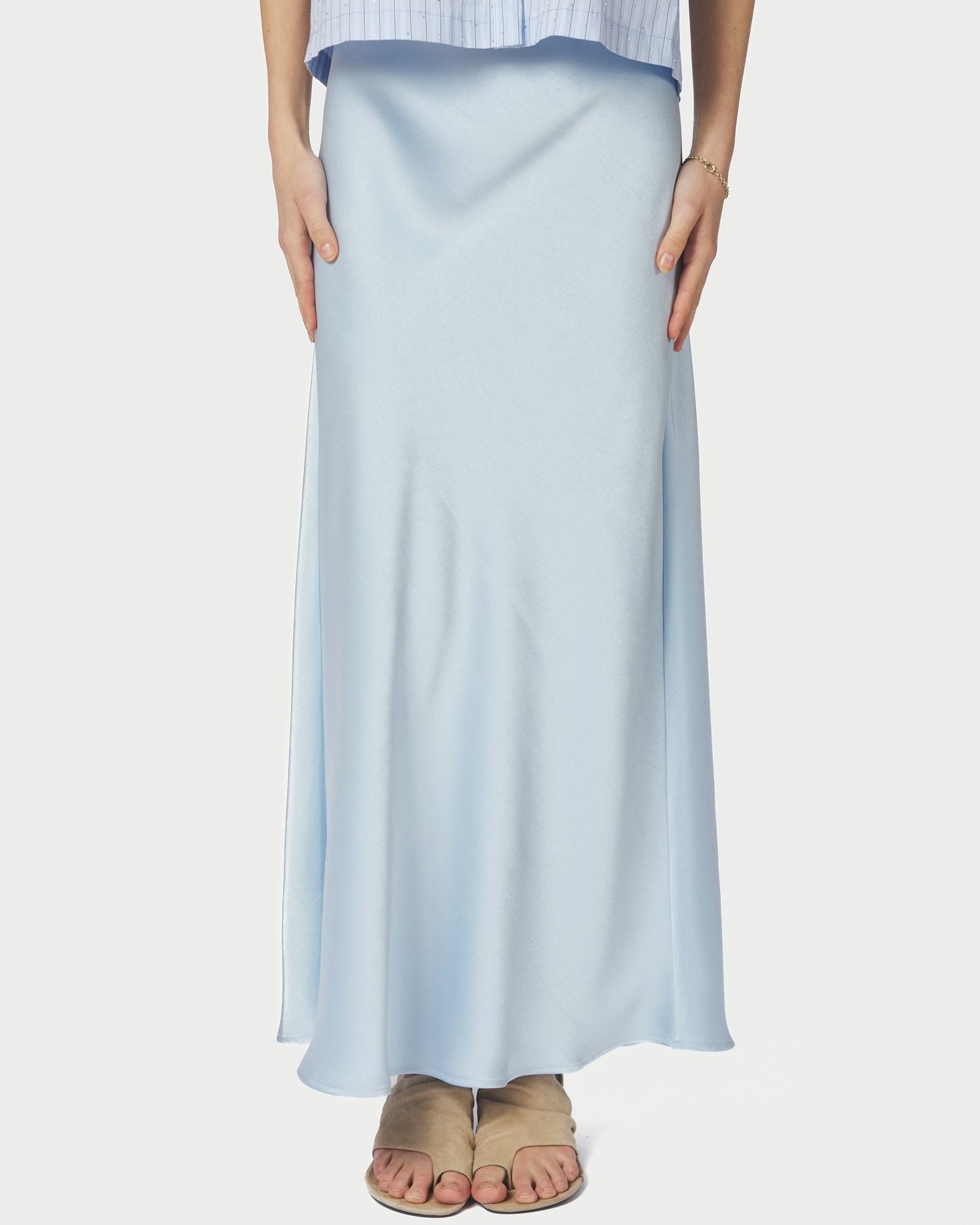 Vicky Heavy Sateen Nederdel Light Blue fra Neo Noir, blå satin nederdel