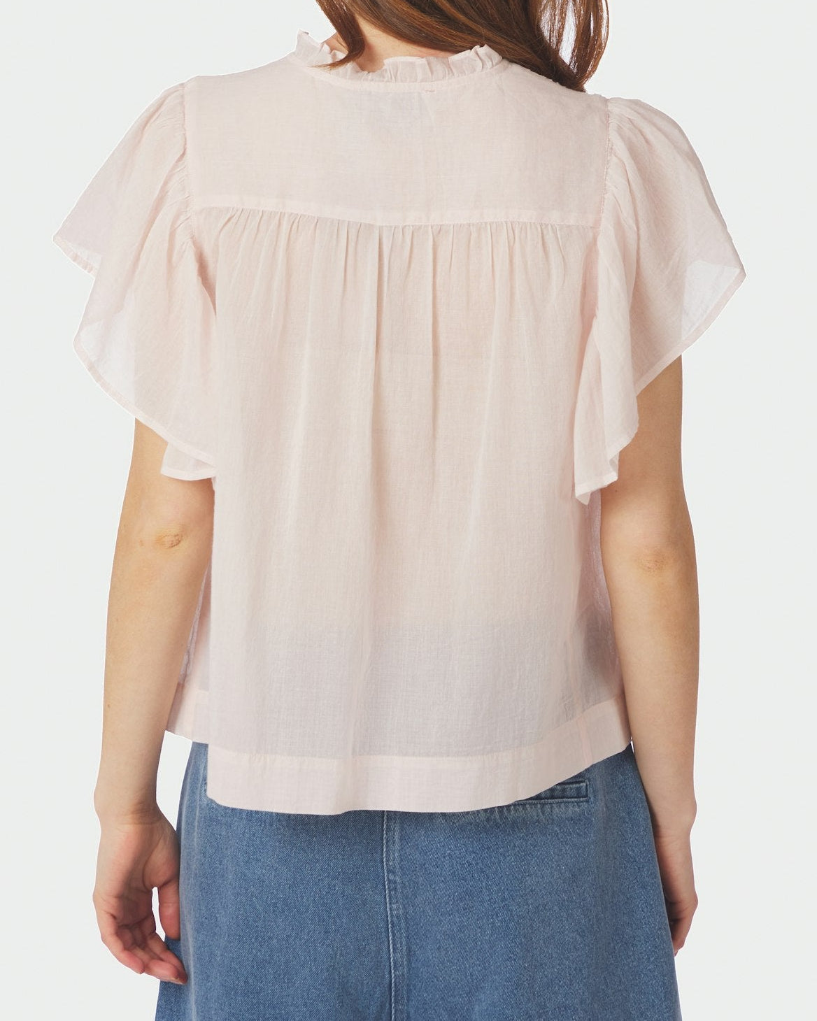 Vinsa Voile Top Light Pink fra Neo Noir, fin flæsedetaljeret bluse
