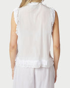 Celia Ruffle Top White fra Neo Noir, hvid flæsetop